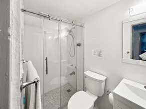 Exceptional Modern Beachfront Escape • XL Pool • In-Unit Laundry • VIP Parking - Image 3