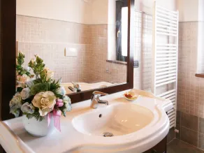 Serene Living in a Stone Villa in Marche - Image 2