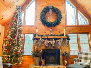 Beautiful Cabin with Private Pond & Dock 5Bed/3.5Baths Sleeps 14 Oct. Dates OPEN - Image 3