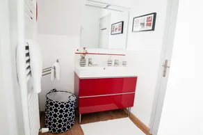 Stort gammelt renoveret hus med pejs og billard - Image 4