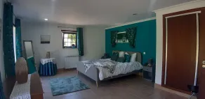 Typical house with swimming pool - Image 4