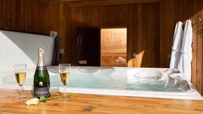Two Queens Houses -  a house that sleeps 10 guests  in 5 bedrooms - Image 2