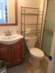 Comfortable 2-Bedroom Private Entry Suite - Pet Friendly! - Image 4