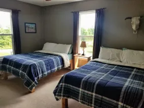 Large cozy hunting lodge rental - Image 3