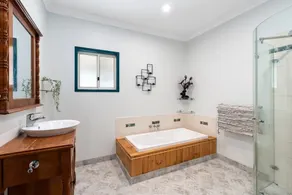 Private, country retreat - with pool, spa and fire pit. Pet friendly. - Image 2