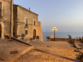 Room with sea view in the village of Fiumefreddo Bruzio - Image 5