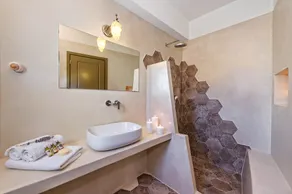 Mantilida Villas with pool - Image 2
