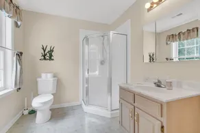 CAPTIVATING WATERFRONT !!! with all amenities - Image 3