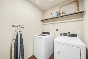 Spacious 4BR East Houston Home, EV Charger,Parking - Image 2