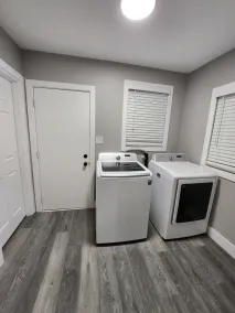 DT lodi 2 bedroom cottage with tranquil backyard - Image 2