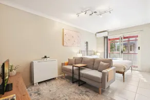 Comfy Studio near Gabba with Secure Parking - Image 3