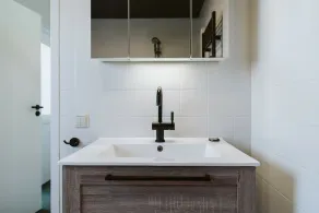 Tastefully decorated holiday home with a spacious enclosed private garden facing south and within walking distance of the beach (dogs allowed). - Image 4