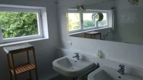 Vacation apartment for 3 on a hillside with a dream view of the lake - Image 3