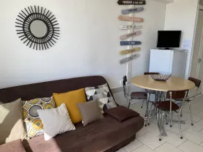 Lovely studio with magnificent sea view located on the main beach and close to the center - Image 4