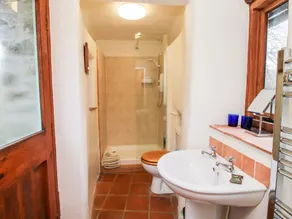 WALKMILL BARN, pet friendly, character holiday cottage in Wentnor - Image 5