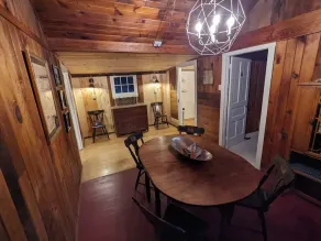 The Lodge: Restored Rustic 2 Bedroom On The River - Image 5