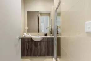 Seaside Luxury Accommodation in the Heart of Rye - Image 3