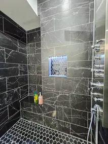 Great for Groups and Families,5BR with King Bed, Hot Tub & Game Room - Image 4