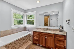Secluded Woodland Retreat Near Starved Rock Park 4 Bedroom Home - Image 3