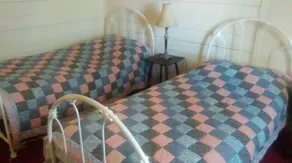 Woiworung Cottage-BYO bed linen and towels-NO WIFI- take a step back in time - Image 4