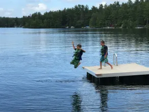 Mysig semester vid sjön Lakehouse stuga: docka, däck, kajak, bad, fisk, koppla av - Image 4