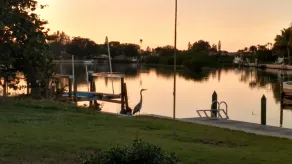 Nyligen renoverade vattnet hemma vid Lyons Bay med docka, pool och närliggande strand - Image 2