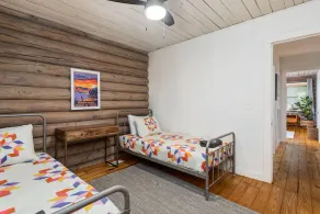 Secluded Cabin ~ 30 Minutes to Downtown Nashville or Downtown Franklin ~ Fire Pit ~ Family Fun! - Image 5