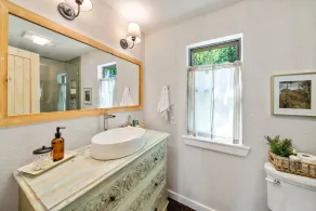 Lakefront Cottage- late summer price decrease! - Image 5
