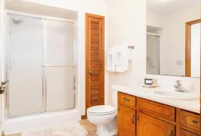 Perfect Summer get away! Charming 4 bedroom lake front home. - Image 3