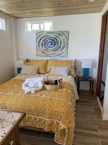 Casita w/Mountain Views, kitchenette, bathroom,queen bed, 20 min to the beach - Image 3