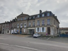 300 year old historic monument chateau - Image 3