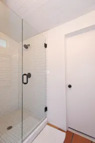 Luxury Lakefront @ Cedar Creek. Private luxury heated pool and Hot Tub! - Image 2