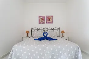 Holiday Home \"El Sombrerito 1\" with Sea View & Wi-Fi - Image 5