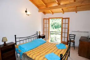 Panoramic Apartment with Balcony and Terrace - Image 4