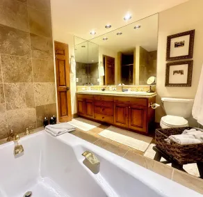 Exclusive Teton Pines Home off Teton Village Rd. 5 min from Teton Village Skiing - Image 4