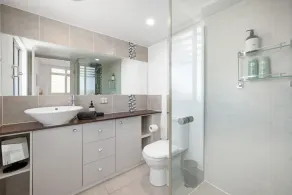 Stylish beachside unit 3 min walk to beach - Image 2