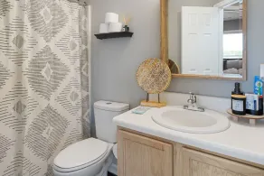 3-5 Mins from Downtown Cozy Clean & Newly Renovated 2 level Home - Image 4