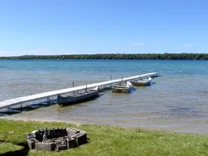 Waters Edge Lakefront Cottage between Glen Arbor & Leland - Image 3