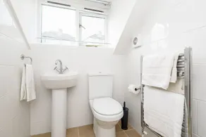Large family property with parking. Close to Looe town centre. - Image 5