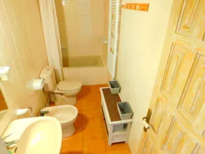 Apartment with sea view 50 metres from the beach - Image 4