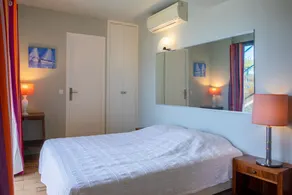 Holiday Home with Sea View, Private Pool & A/C - Image 5