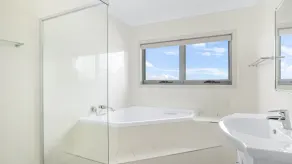 21 Tingira Close - Rainbow Beach. Views. Sea Breezes. Huge Home. - Image 3