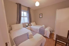 10minDriveCliffsOfMoher-Cozy2Br-Parking-WiFi - Image 5
