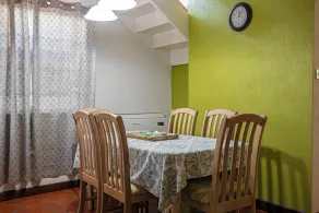 Belo apartamento de 2 quartos em St. James perto da praia e UWI com piscina. - Image 5