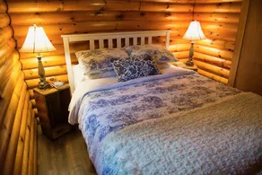 Beautiful Waterfront Log Cottage with Dock, Beach & Sleep Cabin Near Mattawa - Image 4