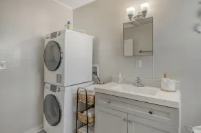 Arlington Bungalows-Sarasota 10 min to Siesta Key - Image 3