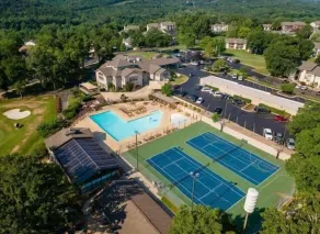 Updated condo in Branson w/ golf course view, sleeps 1-4 - Image 3