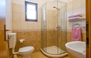 Pet friendly apartment in Porec - Image 2