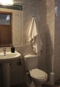 Theros - Newly Renovated Serviced Apartments only 200m from the beach - Image 2