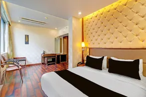 Deluxe King Room Zero Mile Sitabuldi - Image 3